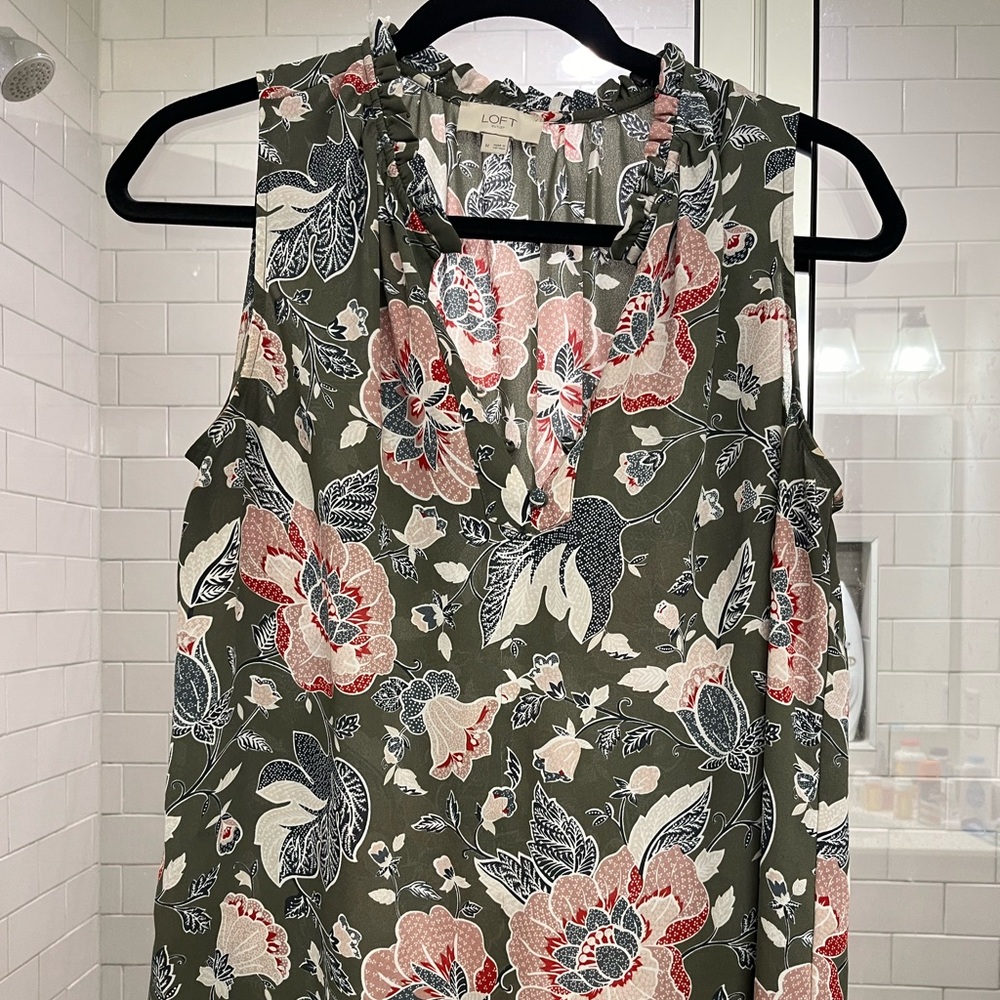 Floral Loct women’s sleeveless blouse